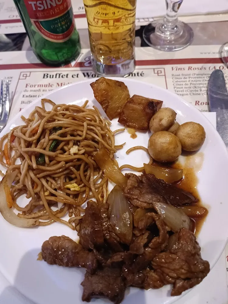Pâtes Aux Légumes Sautées Et Boeuf Aux Oignons